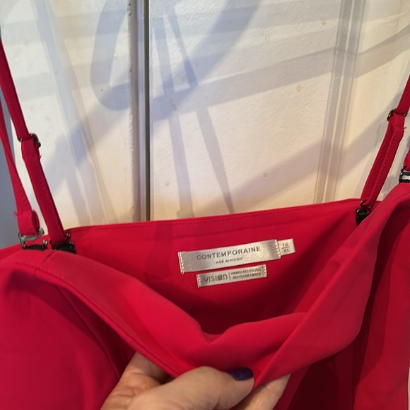 Contemporaine by SIMONs. XL bright red strap tank, removable and adjustable - Picture 6 of 7